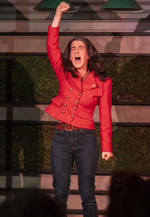 Maryse Urruty: "Jendeak erran digu ze beharrezkoa den euskaraz umore politikoa egitea"