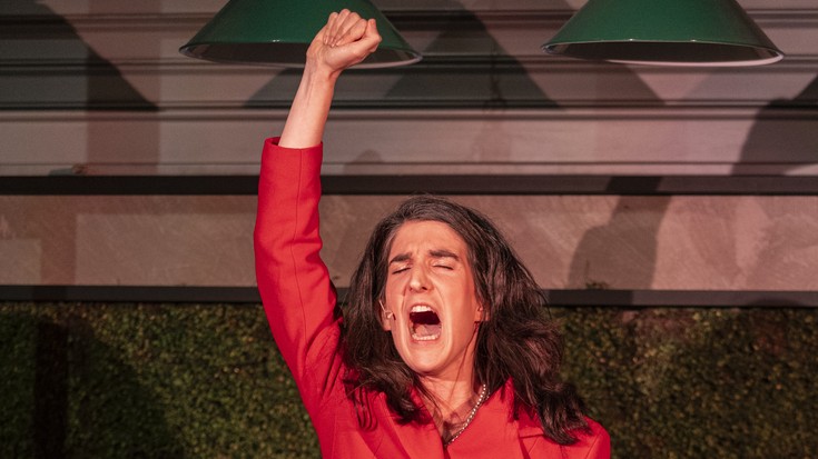 Maryse Urruty: "Jendeak erran digu ze beharrezkoa den euskaraz umore politikoa egitea"