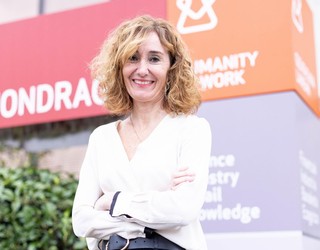 Aspegi saria jasoko du Mondragon Kongresuko presidente Leire Mugerzak, Eider Sanchezekin batera