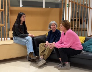 Guraso bakarreko bi familia ezagutzen