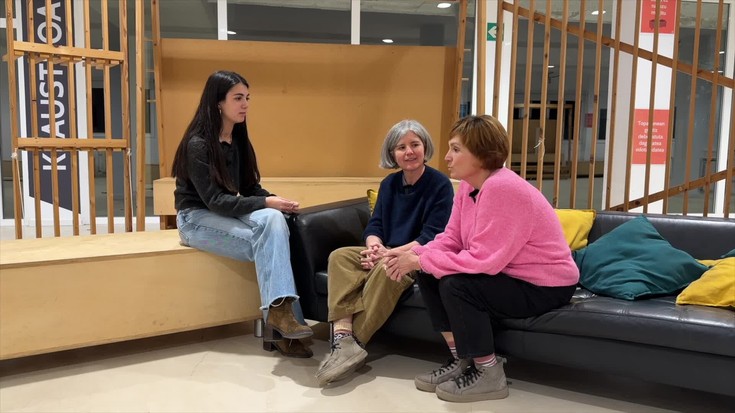 Guraso bakarreko bi familia ezagutzen