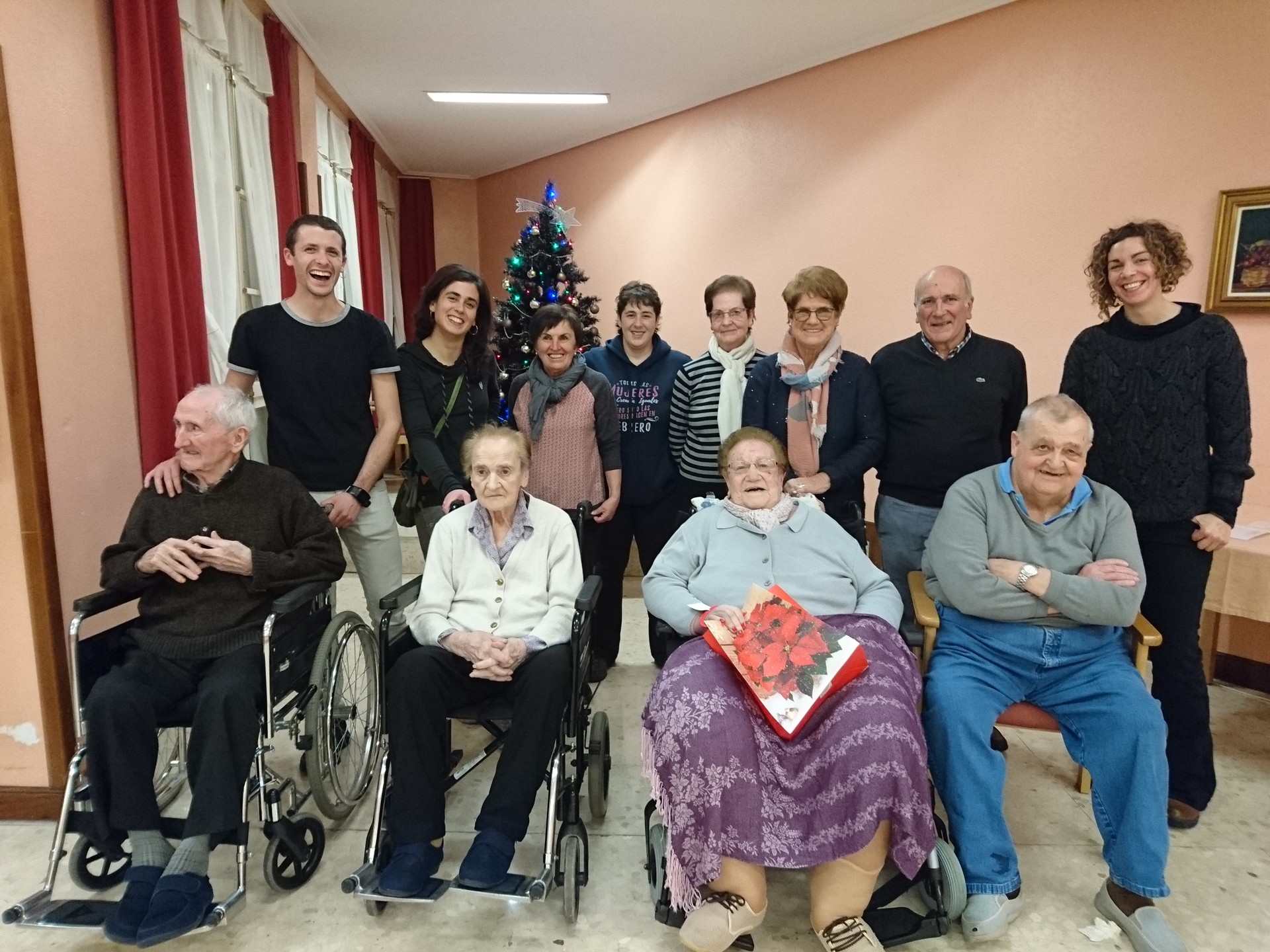 San Tomas Egunarekin jaso zuten herrikideen bisita Mizpirualdeko elgetarrek