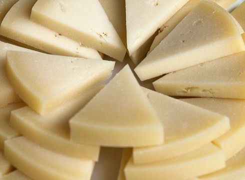 Gipuzkoako gaztandegi batean egindako gaztak salmentatik kendu dituzte listeria kutsaduragatik