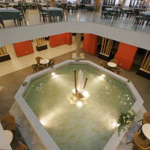 Negozioak eta Hotelak