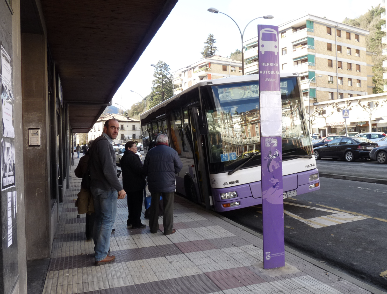 Zerbitzu minimoekin arituko da herriko autobusa, Arrasaten