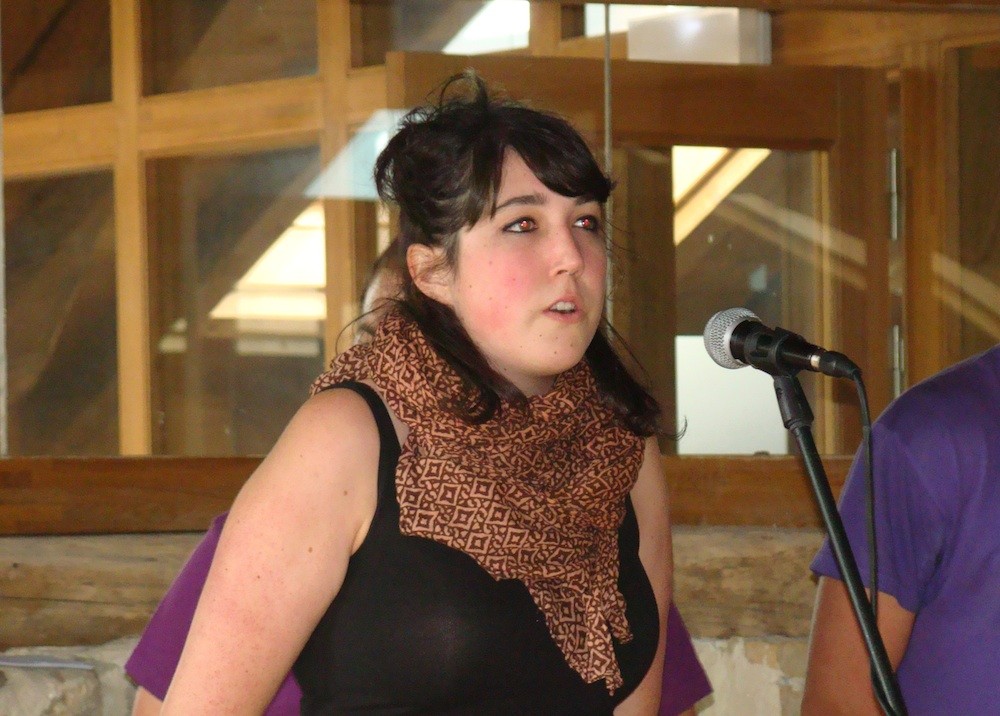 Paula Amilburu: "Abesteko gogotsu nago"