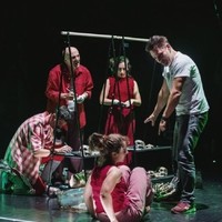 'Nor naizen baneki' antzezlana