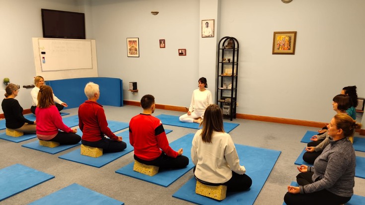 Arrotzetik egonkortzera pasa da Oñatiko yoga eskola