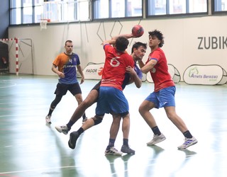 Bergarak irabazi du oñatiarren aurkako derbi parekatua (23-24)