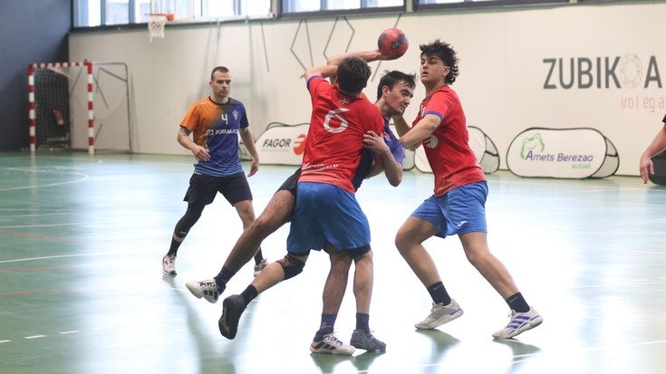 Bergarak irabazi du oñatiarren aurkako derbi parekatua (23-24)