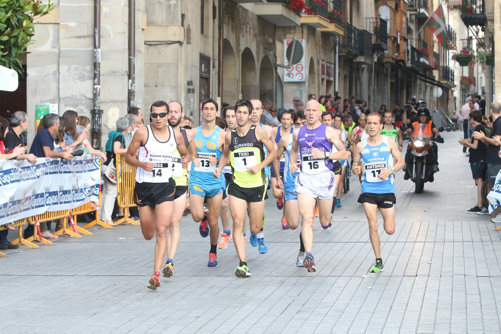Euskal Herriko atleta onenak batuko ditu Oñatiko Herri Lasterketak