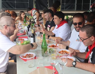 Gazteak ere ez dira bazkaldu gabe geratu