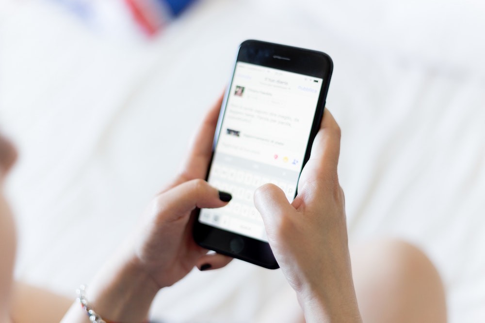 Googlen eta Applen asmoek ziurgabetasuna eragin dute jendartean