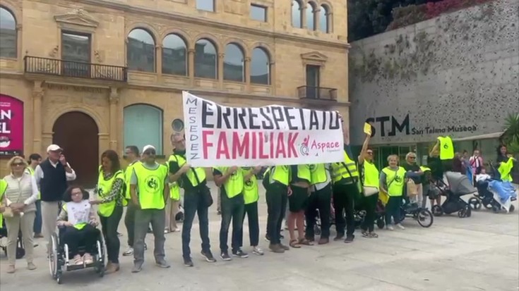 Gipuzkoa Aspaceko familiek elkarretaratzea egin dute Donostian ospatu den Aspace Egunean