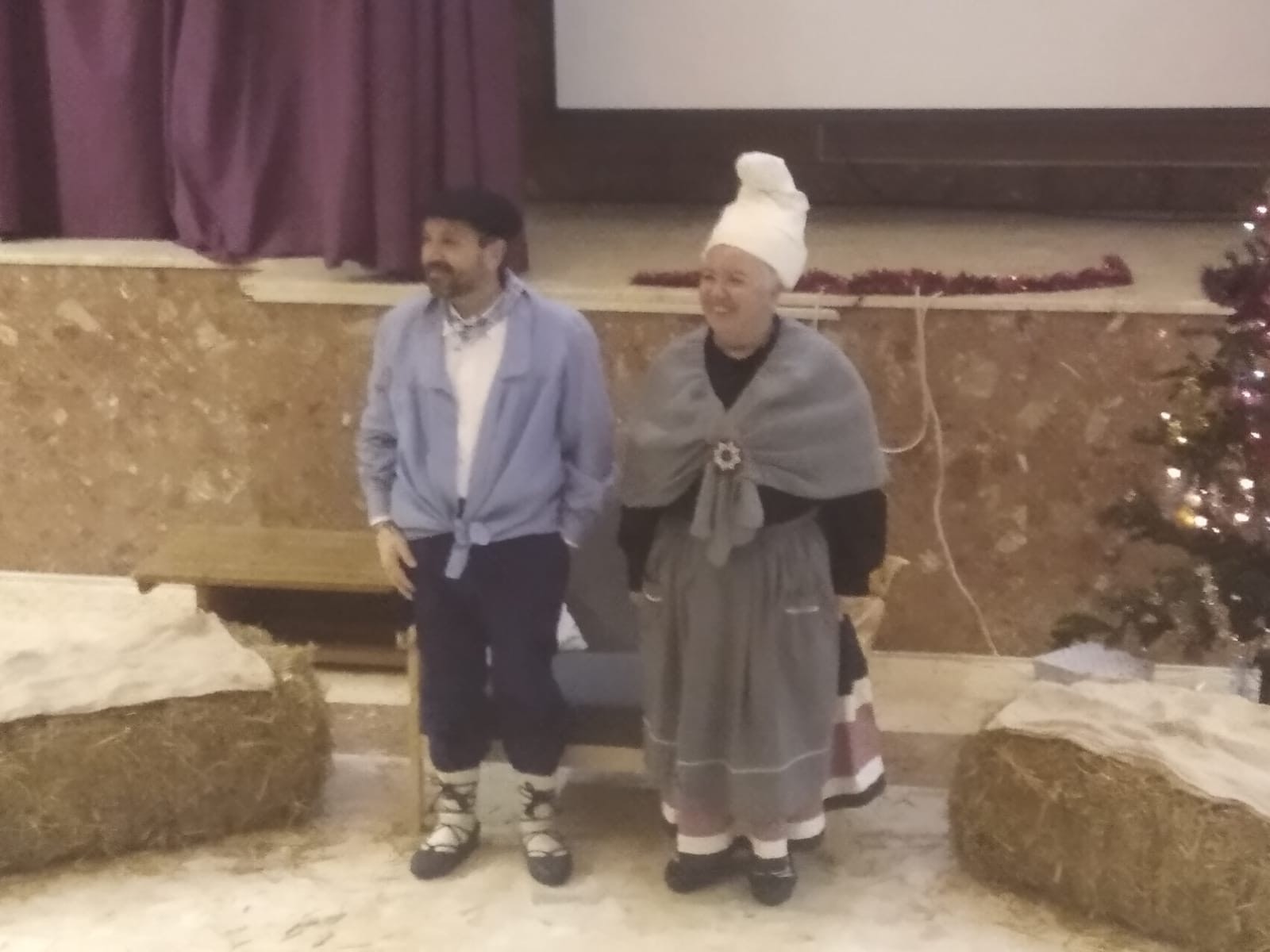 Olentzerok eta Mari Domingik jai giroa ekarri dute eskolara