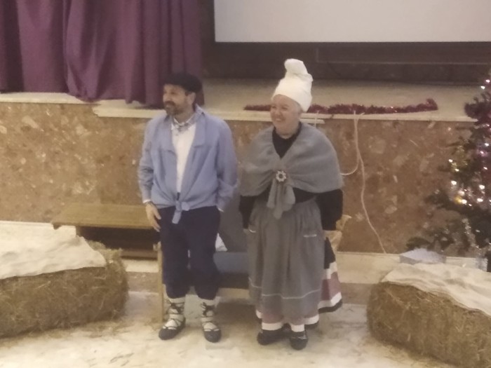 Olentzerok eta Mari Domingik jai giroa ekarri dute eskolara