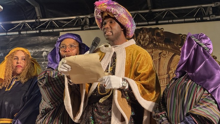 Arrasateko Errege Magoen desfilea, argazkitan