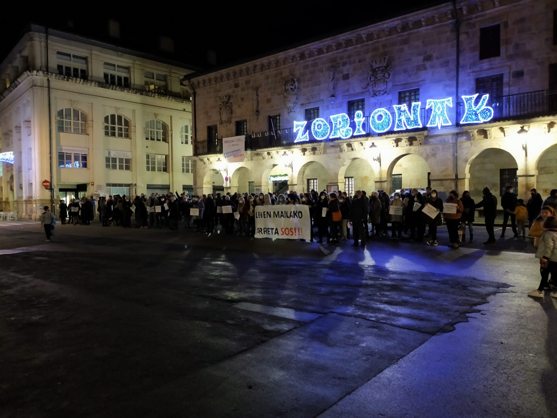 Osasun publiko duina aldarrikatuz, elkarretaratzea Bergaran ere