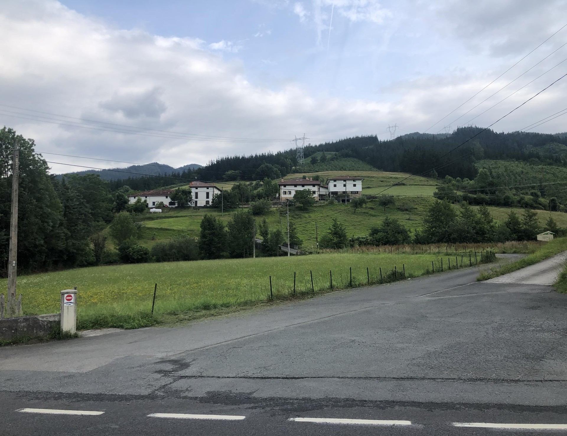 Festa eta lo-guneak hartuta Tourra bertatik bertara ikusteko