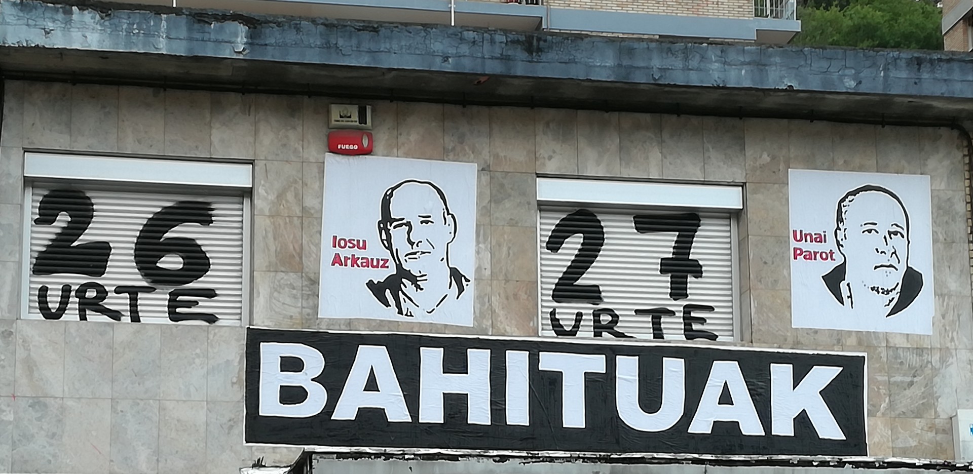Josu Arkauzen eta Unai Paroten egoera salatzeko ekintza egin dute