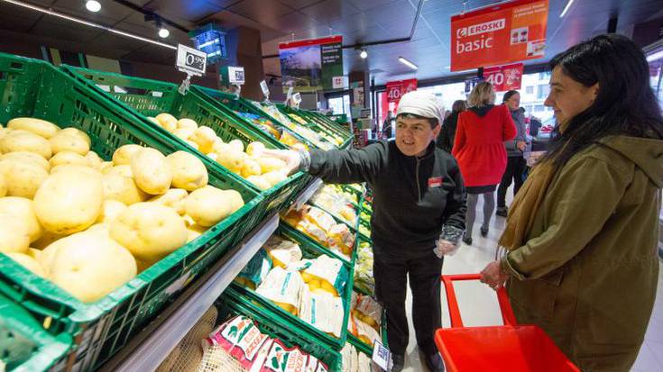 Desgaituek erabat kudeatutako lehen supermerkatua ireki dute Eroski eta Gureak taldeek