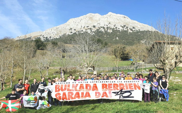 'Bulkada berrien garaia' dela aldarrikatu dute lagun zaharrak elkartuta