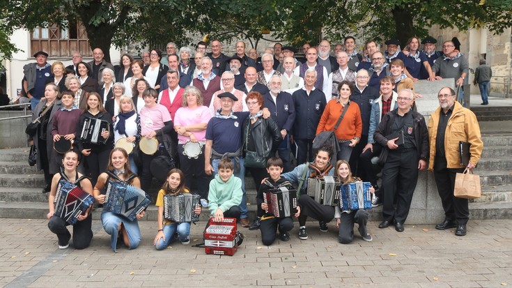 Kantuz kantu, elkar ezagutzen eta plaza berriak konkistatzen