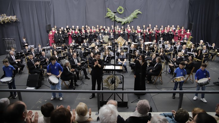 Entzuleen artetik ere jo dituzte danborrak Oñatiko Gabonetako kontzertuan