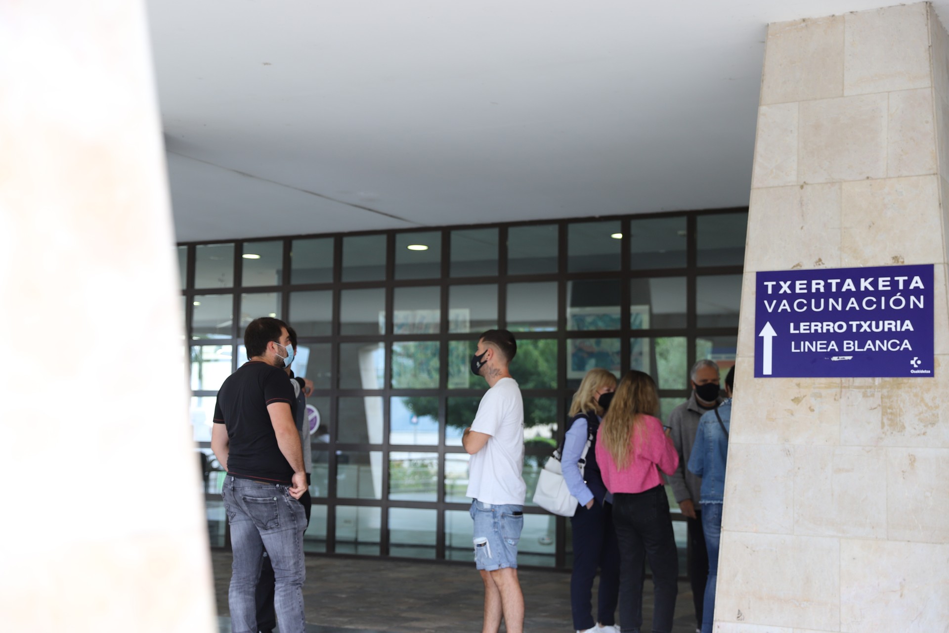 30 eta 39 urte artekoen %70ak hartu du gutxienez dosi bat