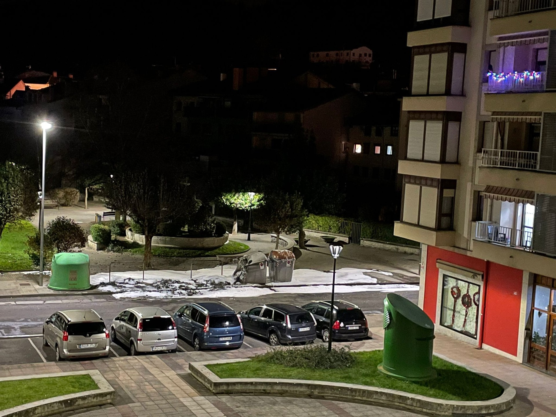 Berriro erre dituzte edukiontziak, Aretxabaletan