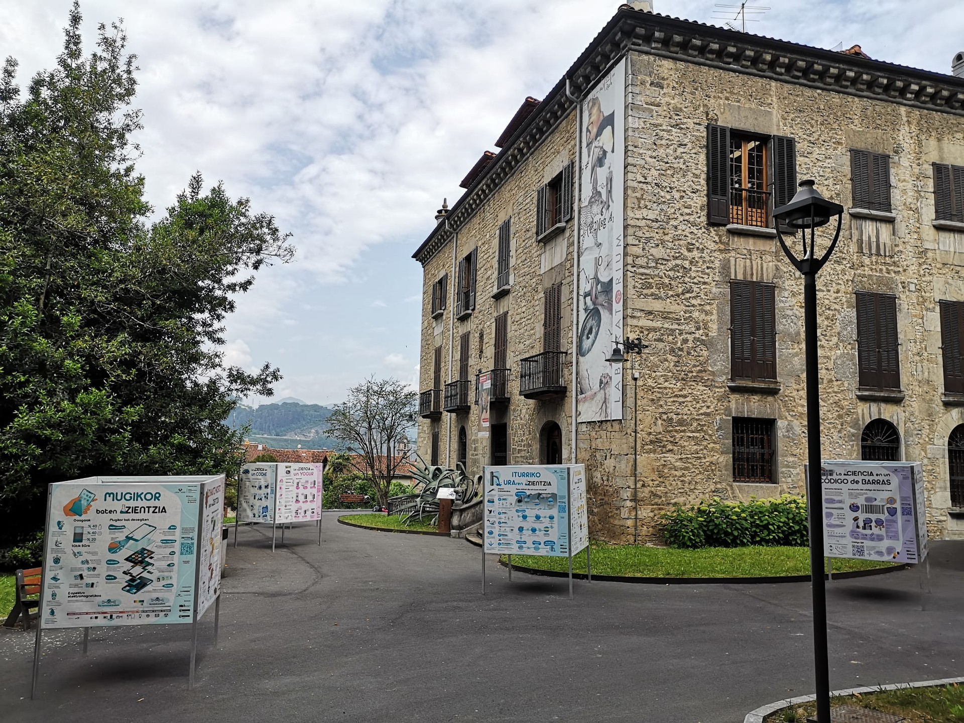 'Zientzia kalean' erakusketa ikusgai dago Bergarako Laboratorium museoan