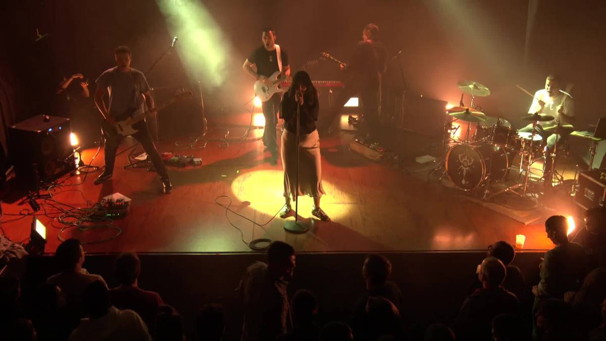 Indarrez betetako emanaldiarekin aurkeztu du Malkok 'Minmugak' diskoa Oñatin