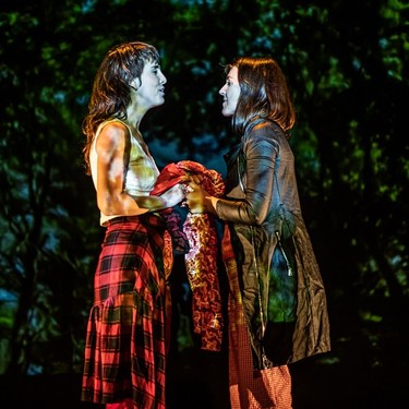 Helduendako antzezlana: 'Sehaska kanta gorriari'