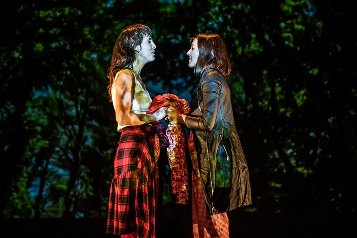 Helduendako antzezlana: 'Sehaska kanta gorriari'