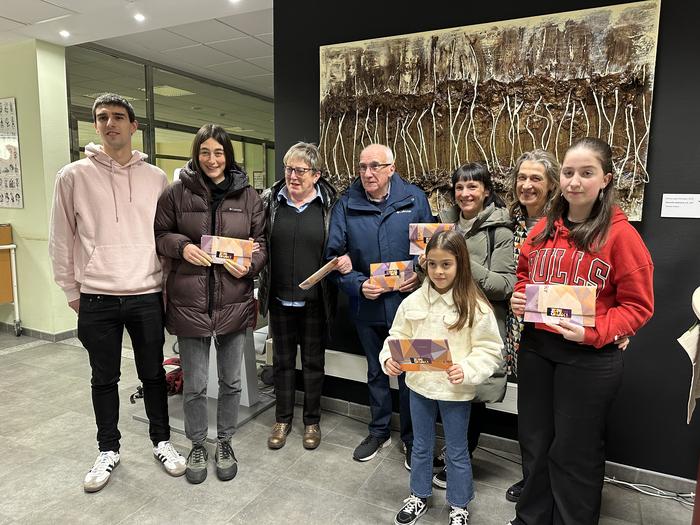Udal Bibliotekako lehiaketako irabazleek jaso dituzte sariak