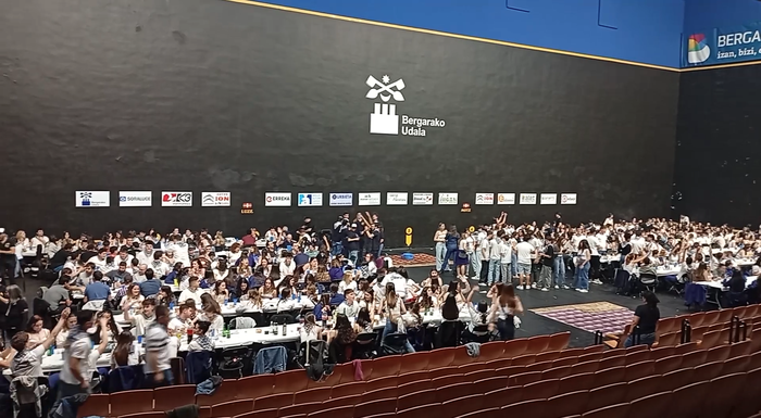 Martxoaren 12an jarriko dituzte salgai Erramu-zapatuko bazkariko txartelak