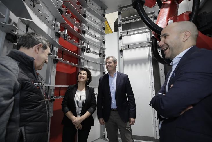 Markel Olano Lazpiur enpresaren instalazioak bisitatzen izan da