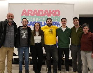 Martin eta Sabin Abarrategi anaiek Arabako Bertsolari Txapelketari hasiera eman diote Oionen