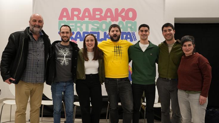 Martin eta Sabin Abarrategi anaiek Arabako Bertsolari Txapelketari hasiera eman diote Oionen