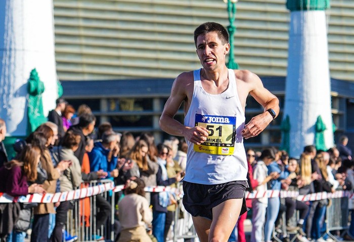 Mikel Velasco: "Bosgarren kilometroan arriskatzea erabaki nuen"