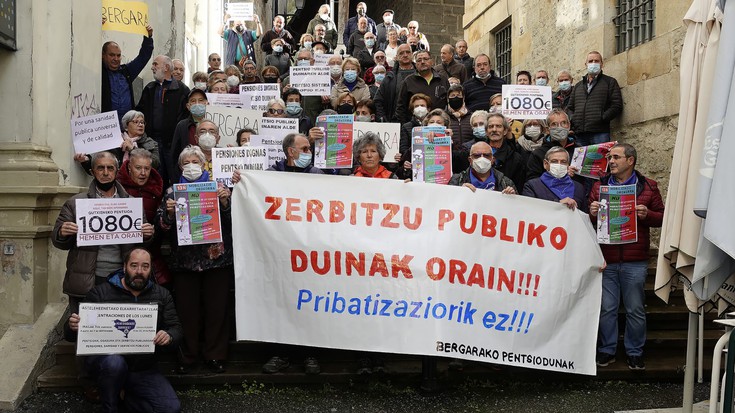 Pentsio publikoen defentsan egingo den manifestazioarekin bat egin dute Bergarako erretiratuek