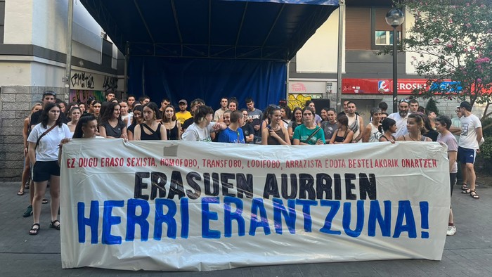 Jaietan eman diren eraso ezberdinak salatzeko elkarretaratzea egin dute