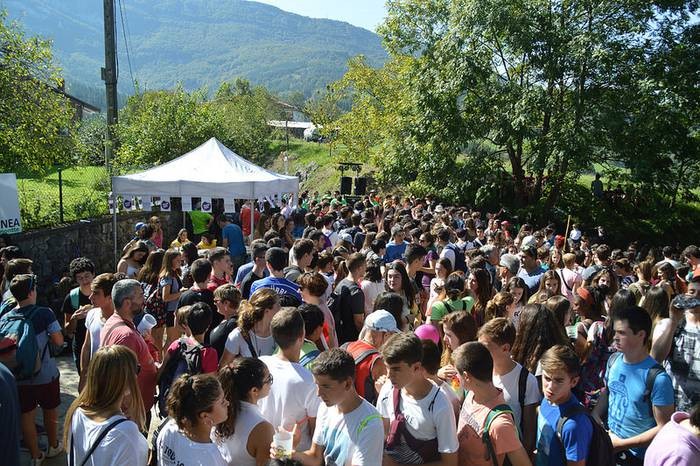 Ikastolen aldeko festak bertan behera utzi dituzte