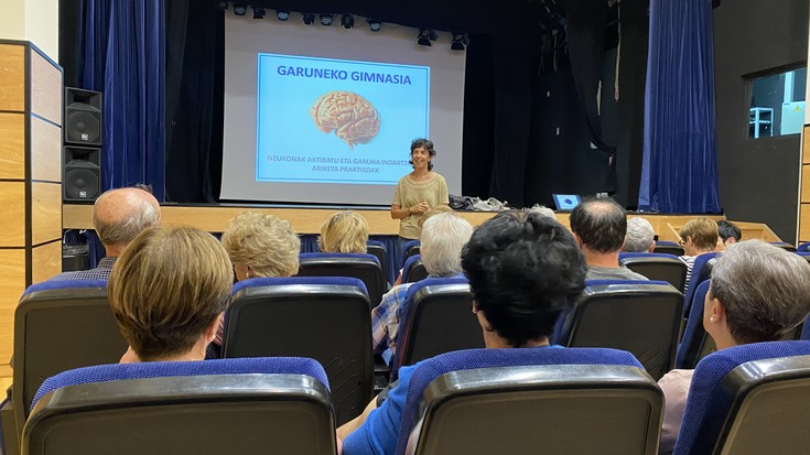 Garuna hobetzeko zelako gimnasiak egin ikasten jarraituko dute Aramaion