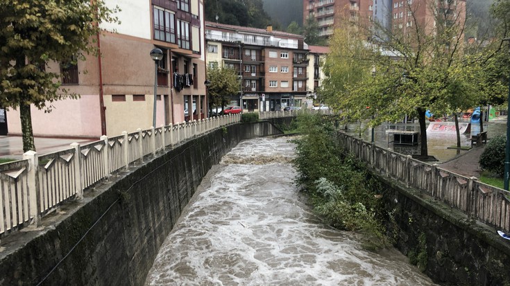 Abisu horia asteburu osorako, euria dela eta