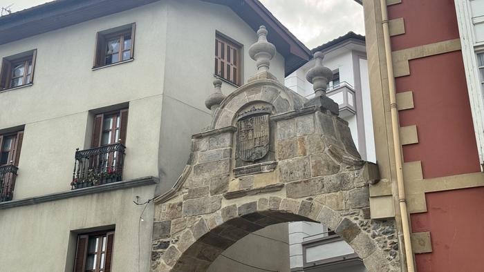 Bukatu dituzte Portaloiko arkua eraberritzeko lanak