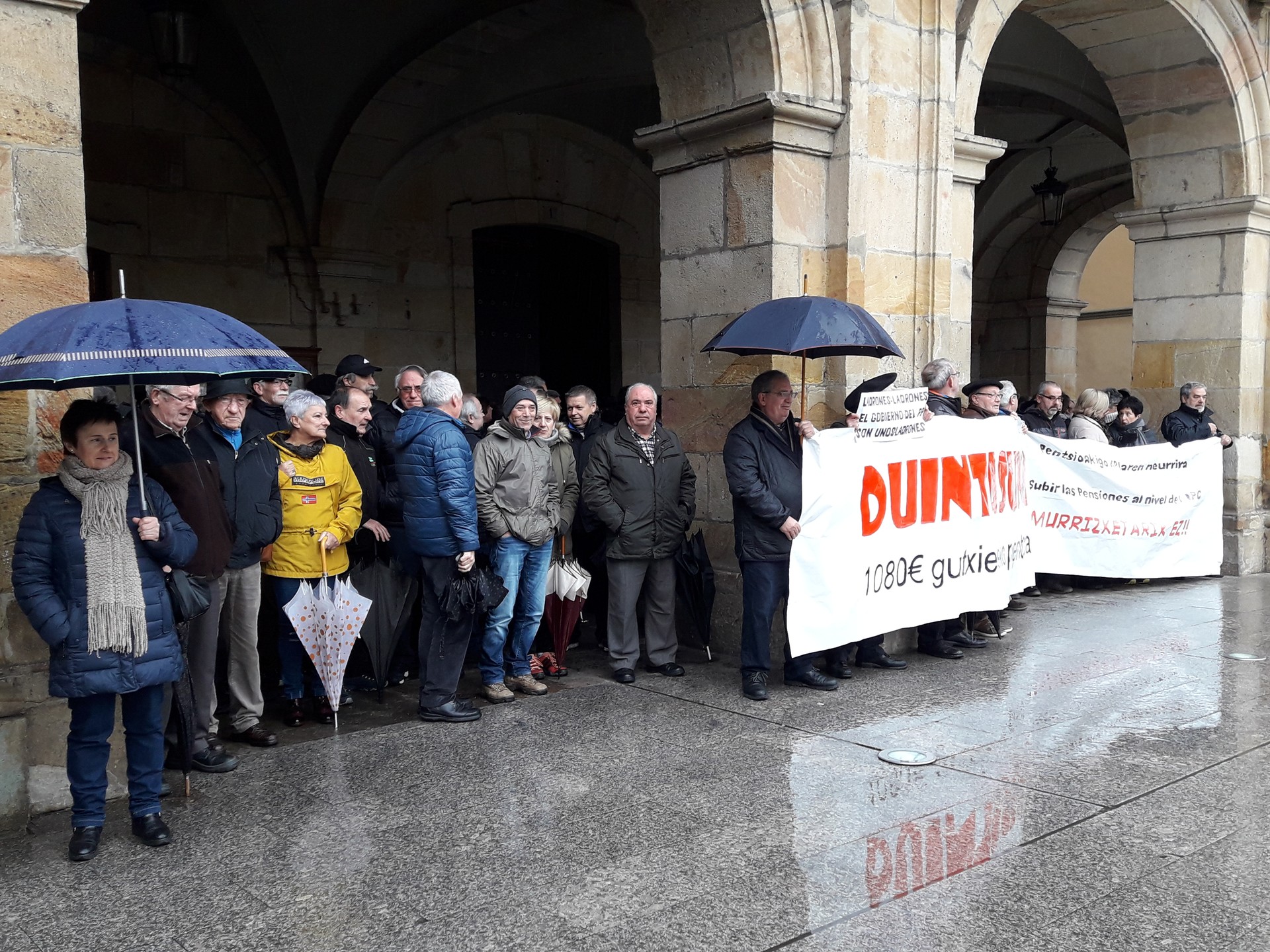 Pentsioen igoera "lotsagarria" salatu dute Oñatin