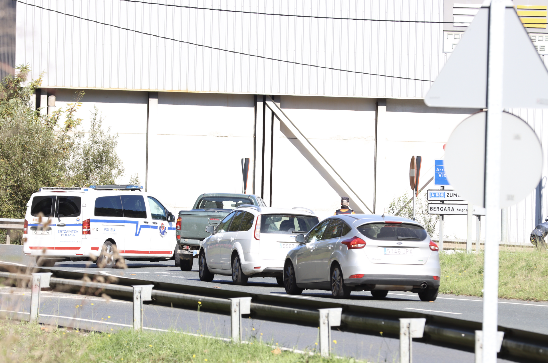 Auto baten eta txirrindulari baten arteko istripua izan da Bergara eta Arrasate arteko GI-627 errepidean