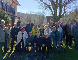 1956an jaiotako eskoriatzarrek bazkaria egin dute Gure Ametsa jatetxean