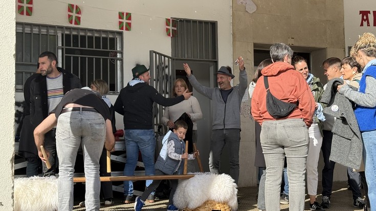 Altamirako jaiak, bizikleta igoerarik gabe baina giro onean abiatu dira